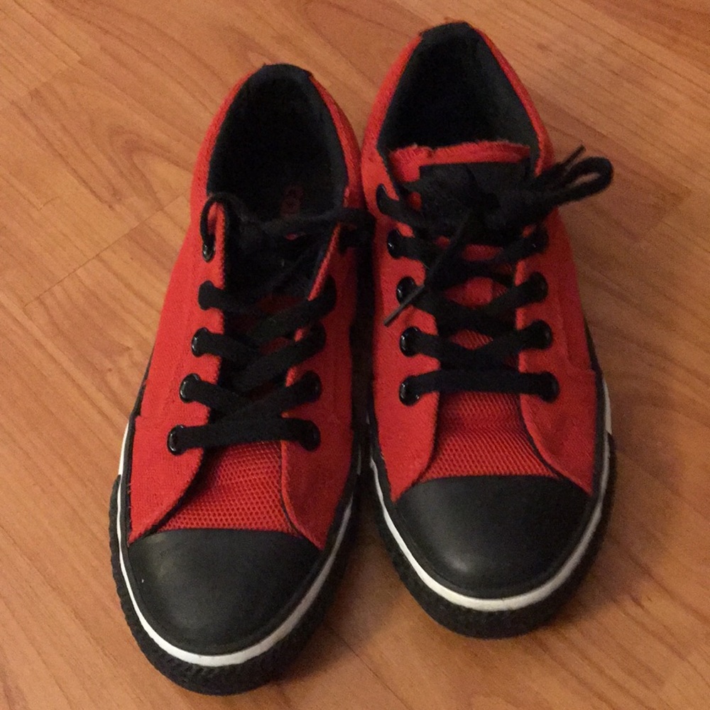 Black and Red Converse All Stars